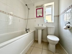 Family Bathroom- click for photo gallery